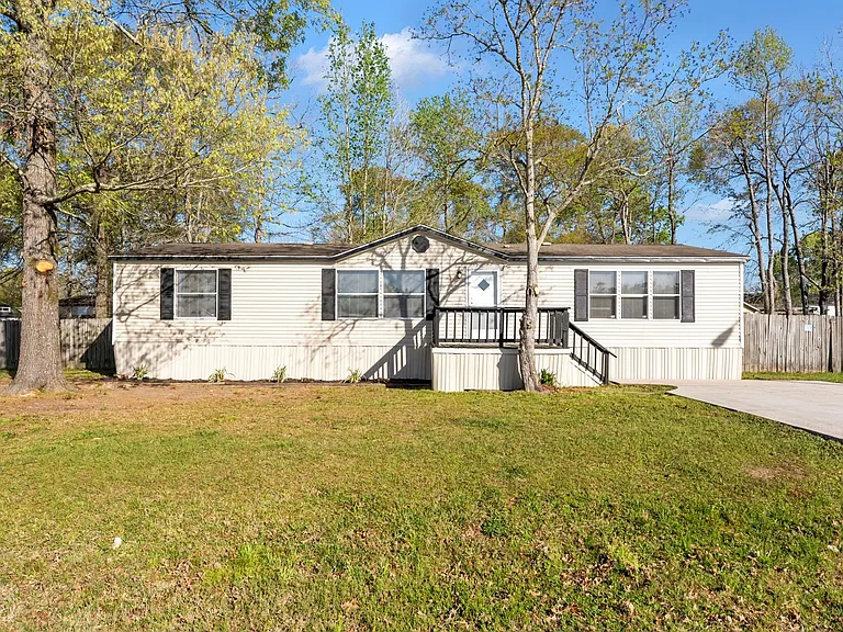 150 Pegasus Ct — Photo 1