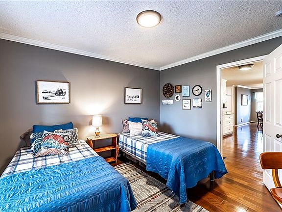 3rd image of 772 Woodstock Rd