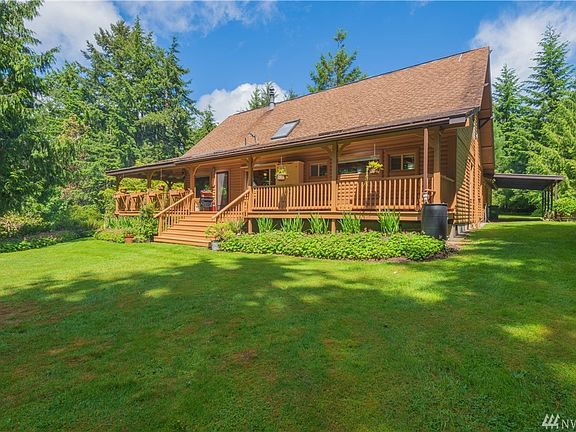 Back yard with tree lined wooded privacy.