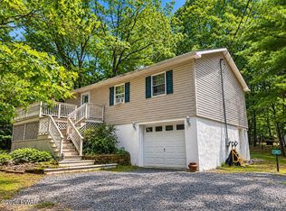 115 Tinkwig Dr, Hawley, PA 18428