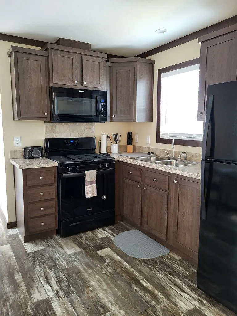 1 bed, 1.0 bath, 385 sqft, $1,300 — Photo 2