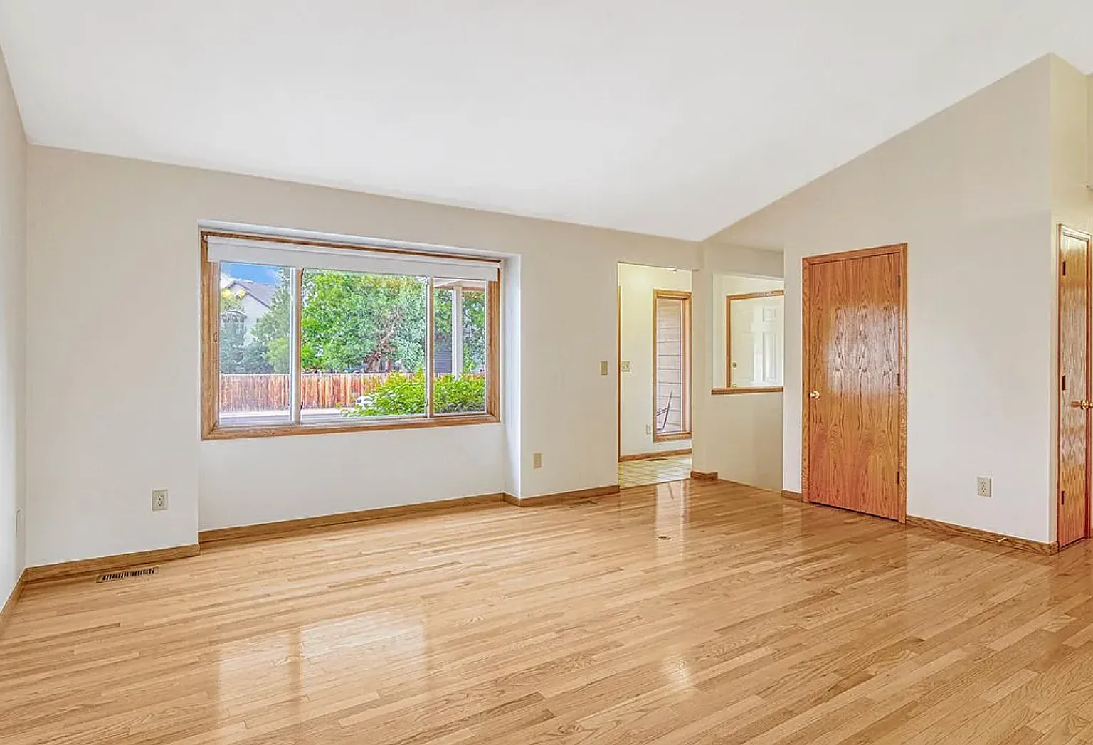 4 bed, 2273 sqft, $2,700 — Photo 3