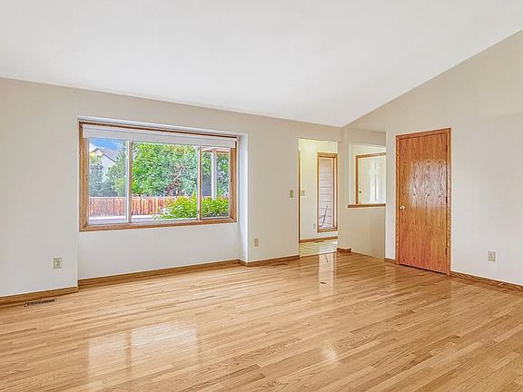 3rd image of 4249 Fall River Dr