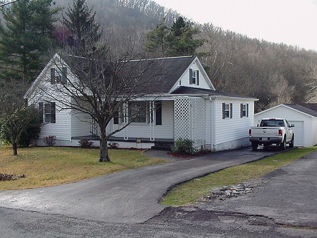 2nd image of 516 Meadow Ave