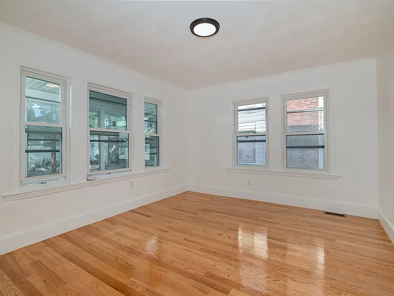 135 Safford St #1 — Photo 7