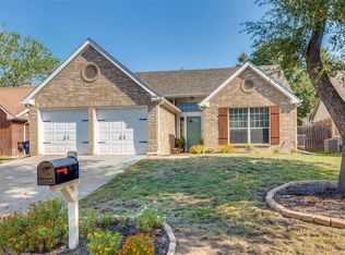 10220 Long Rifle Dr, Fort Worth, TX 76108