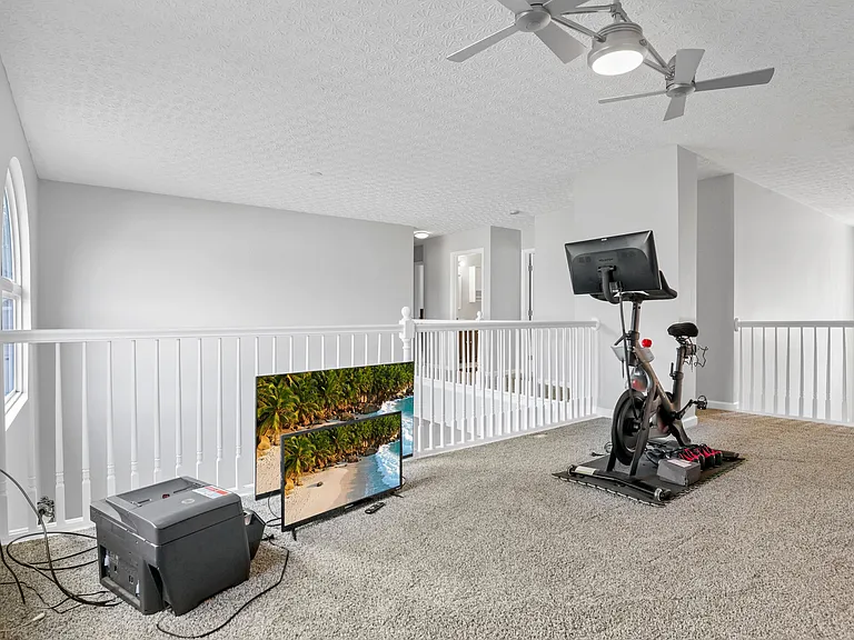920 Sara Ct #920 — Photo 35