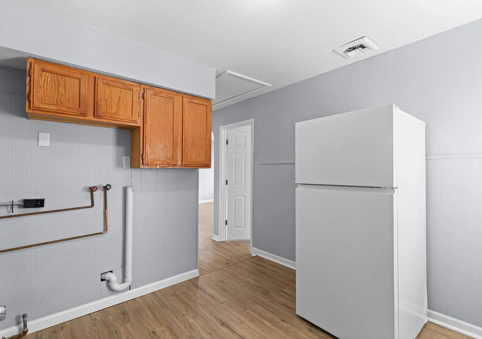 251 Elbring Dr — Photo 3