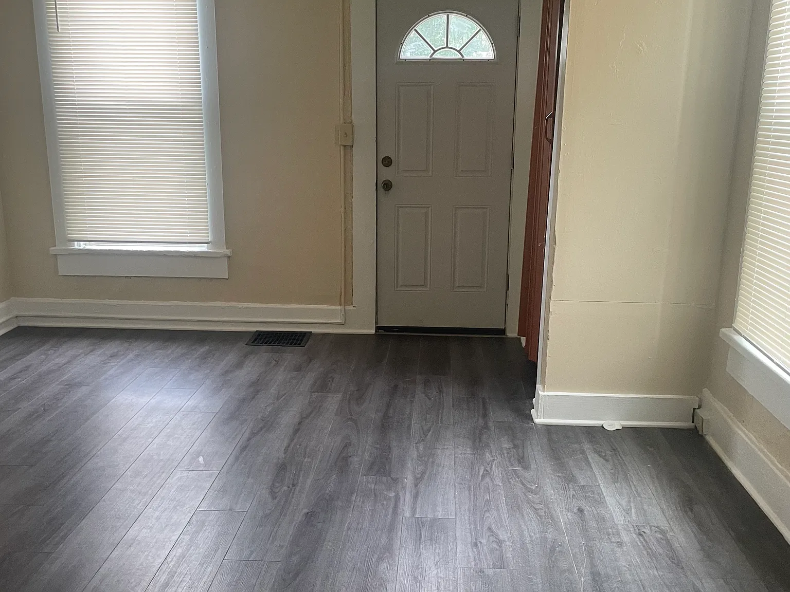 2 bed, $925 — Photo 2