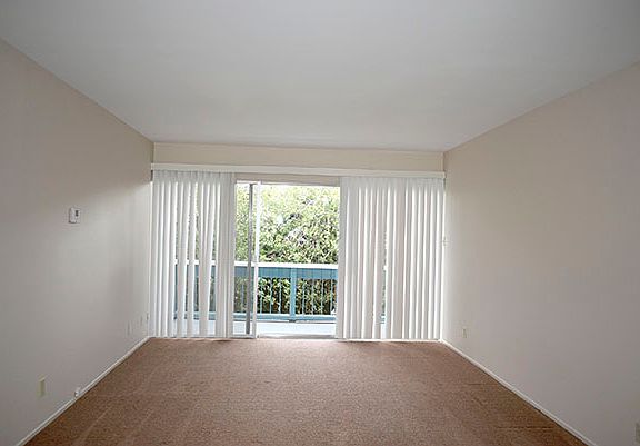 3rd image of 810 Mariposa St
