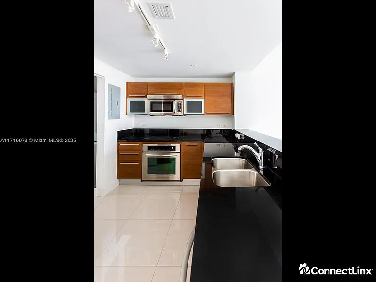 244 Biscayne Blvd — Photo 9