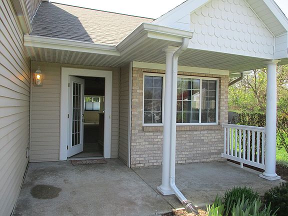 3rd image of 10964 Fountain View Cir