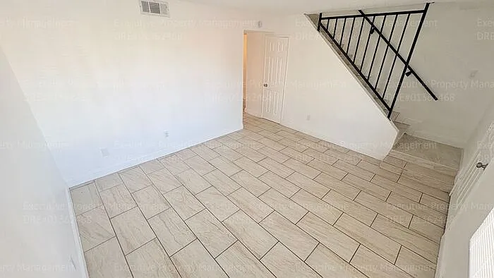 2909 S Chester Ave #7 — Photo 7