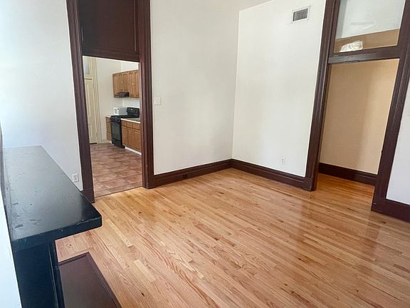 2nd image of 1607 Sarah St APT 1