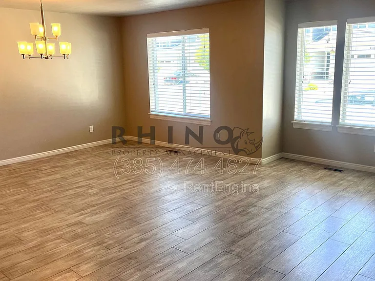 1385 W Bridal Veil Dr — Photo 3