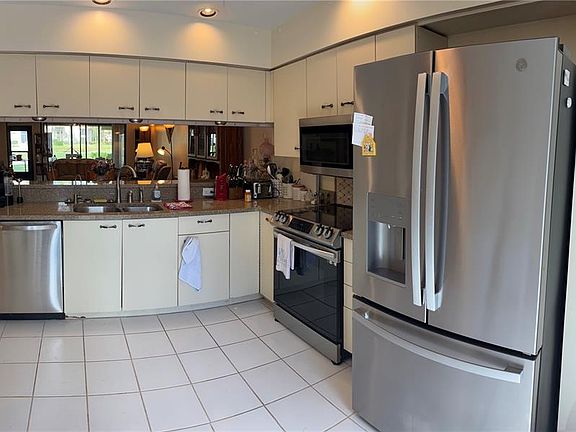 4th image of 4521 Kingsmere #6