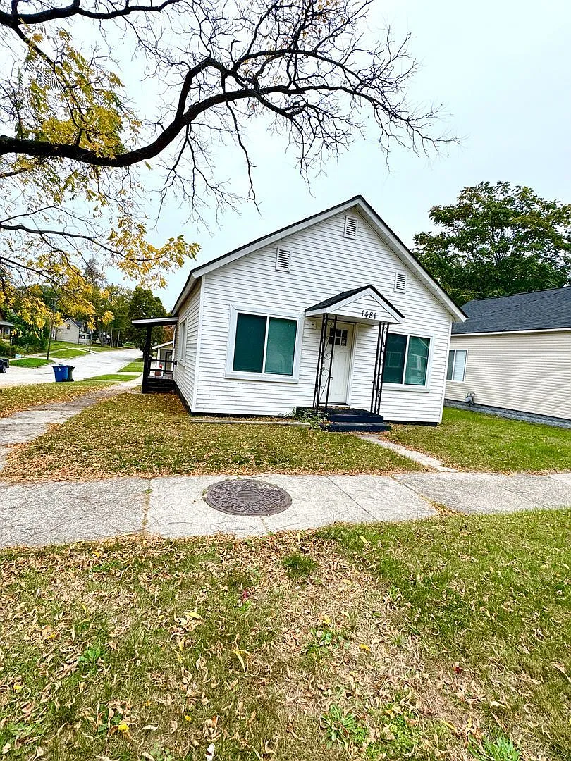 3 bed, 1.5 bath, 1970 sqft, $1,500 — Photo 1