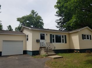 34 Thoroughbred Ln, Albany, NY 12205