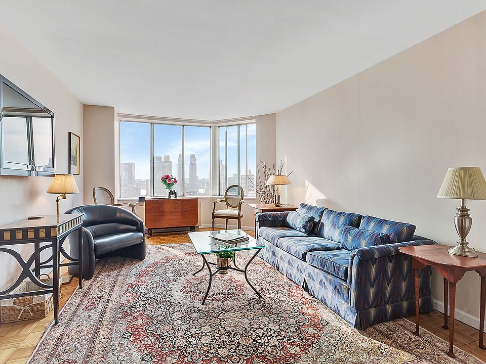 2nd image of 61 W 62nd St APT 19L
