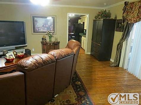 2nd image of 3009 Briarwood Dr
