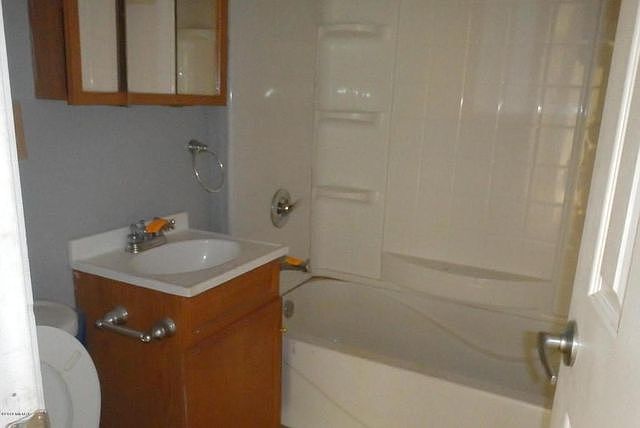 2nd image of 3894 Buck St