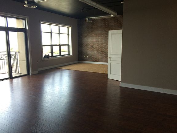 3rd image of 123 College Pl Unit 904