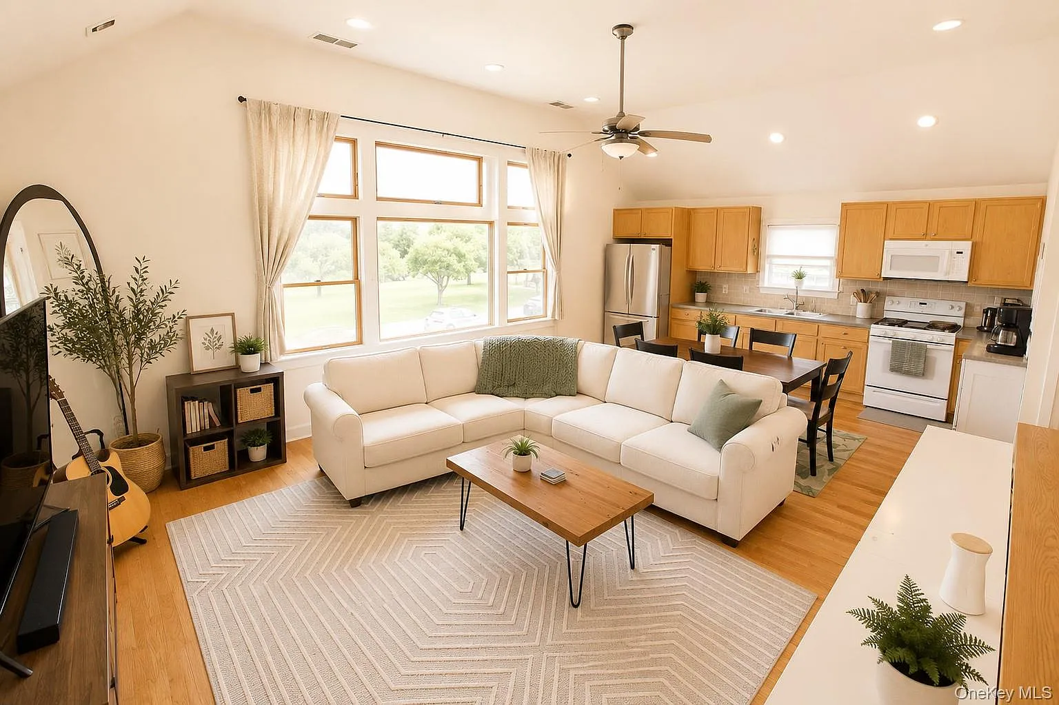 2 bed, 1.0 bath, 2128 sqft, $3,200 — Photo 2