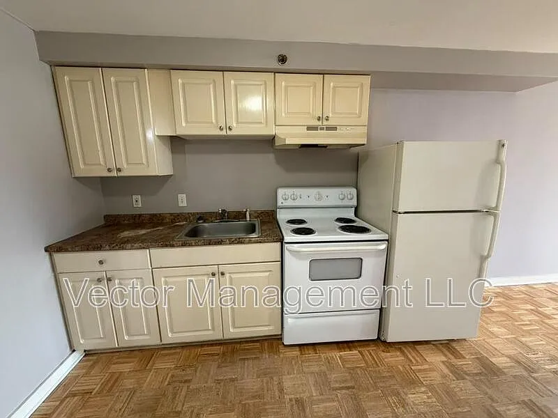 1349 Dixwell Ave #18