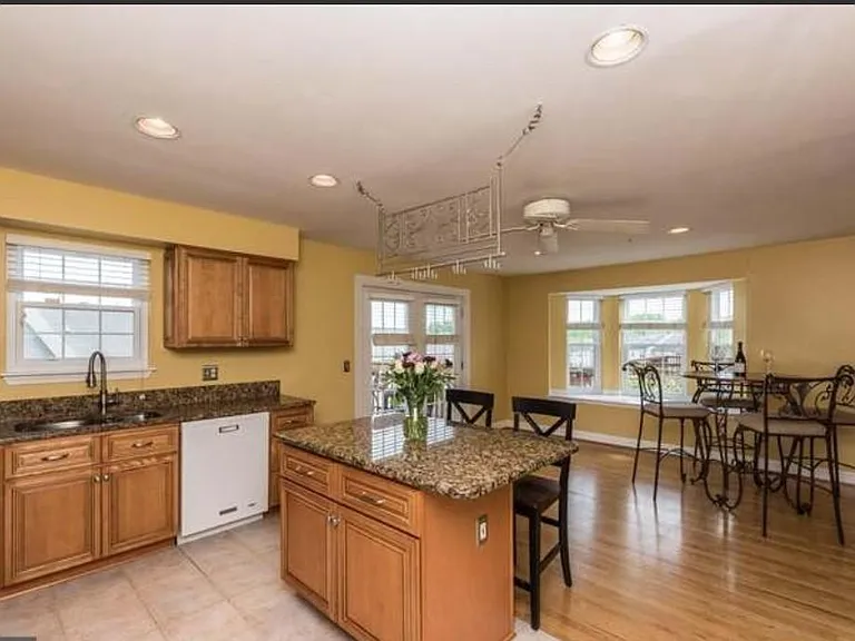 9514 Georgian Way — Photo 5