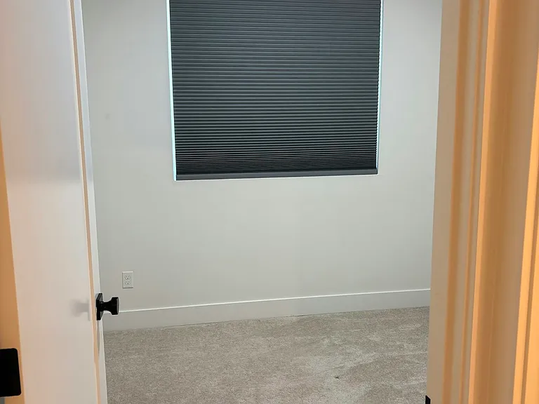6657 N Fessenden St — Photo 36