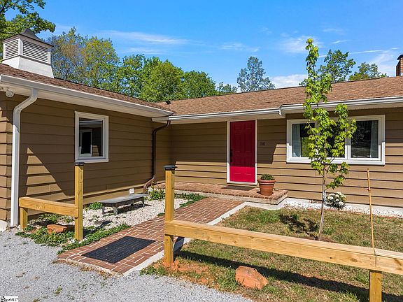 3rd image of 110 Persimmon Hill Ct