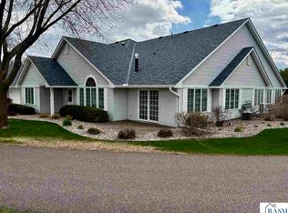 1201 Rockbend Pkwy, Saint Peter, MN 56082