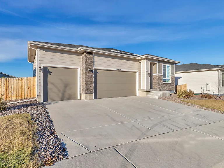 4007 Castle Vista Ln — Photo 3