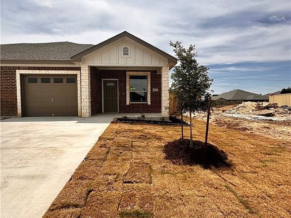 3rd image of 5216 Rose Garden Loop