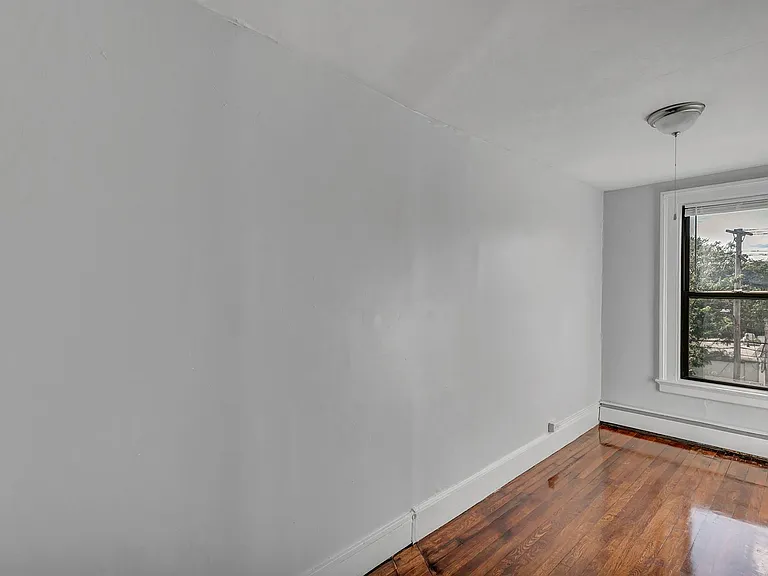 33 Howe St #35 — Photo 37