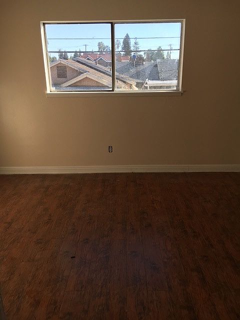 2nd image of 1444 E Kingsley Ave