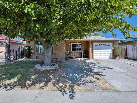 2nd image of 2770 Chopin Ave