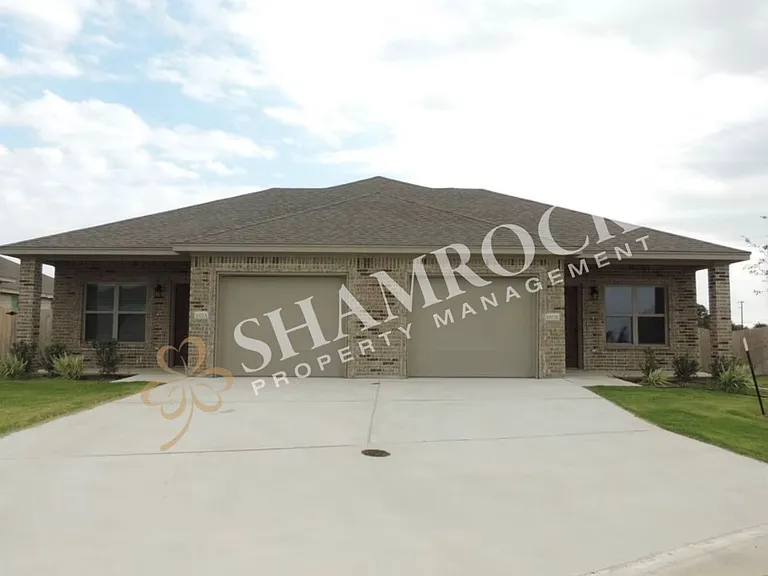 1002 Sparrow Cv #B — Photo 1