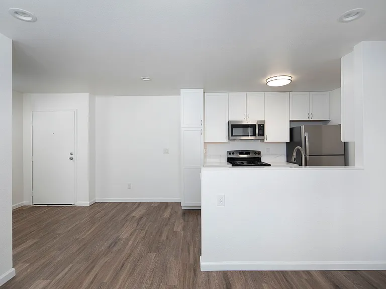 Mission Pacific Apartments — Photo 47