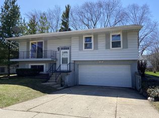 599 Hickory Dr, Buffalo Grove, IL 60089