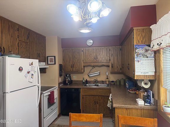 3rd image of 1325 N Maple