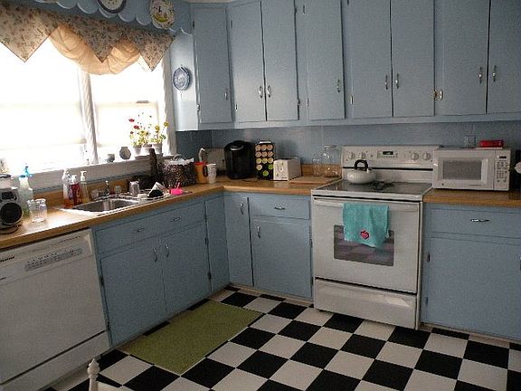 5th image of 126 Roseneath Ave