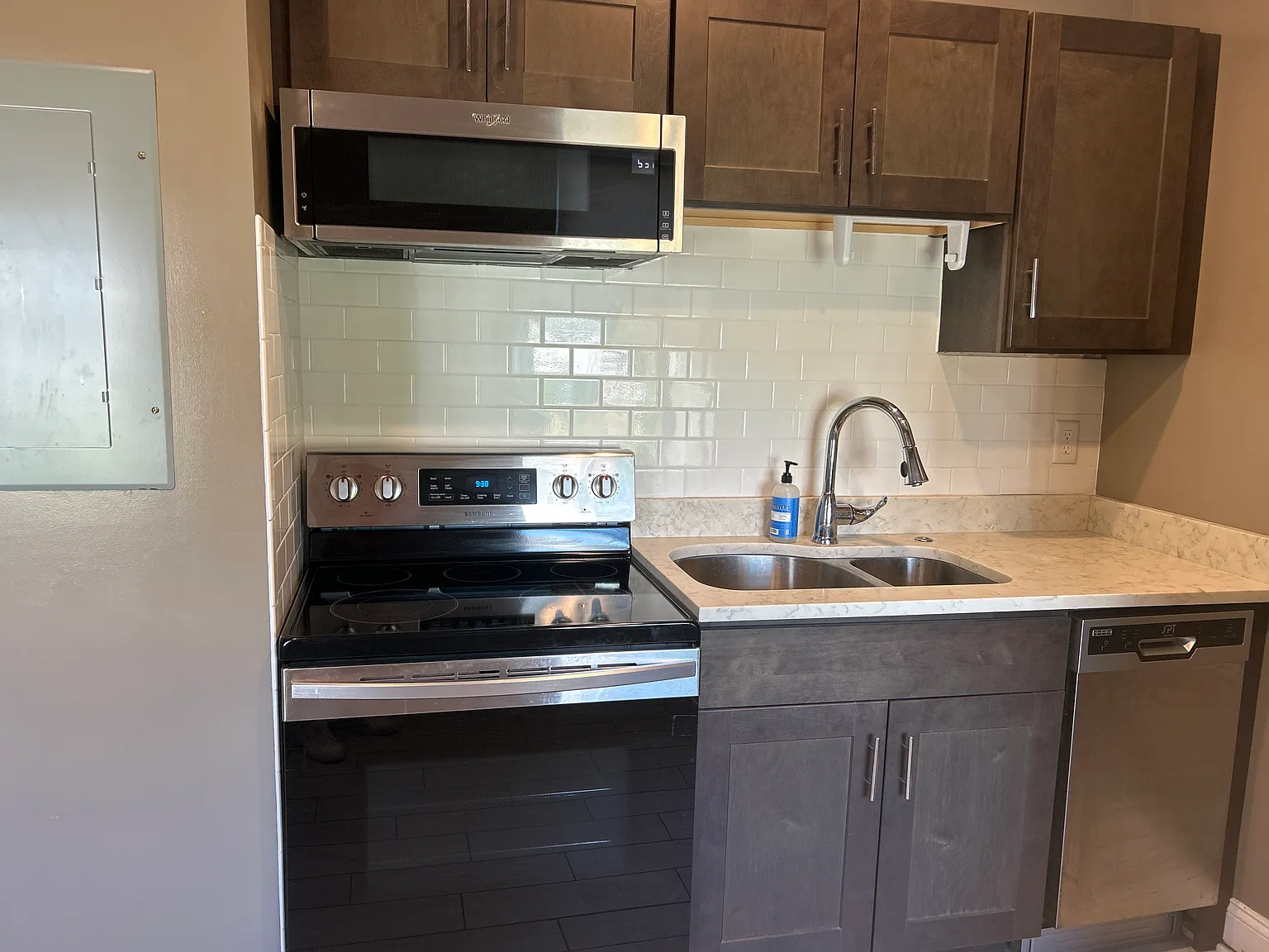 1 bed, 700 sqft, $1,200 — Photo 2
