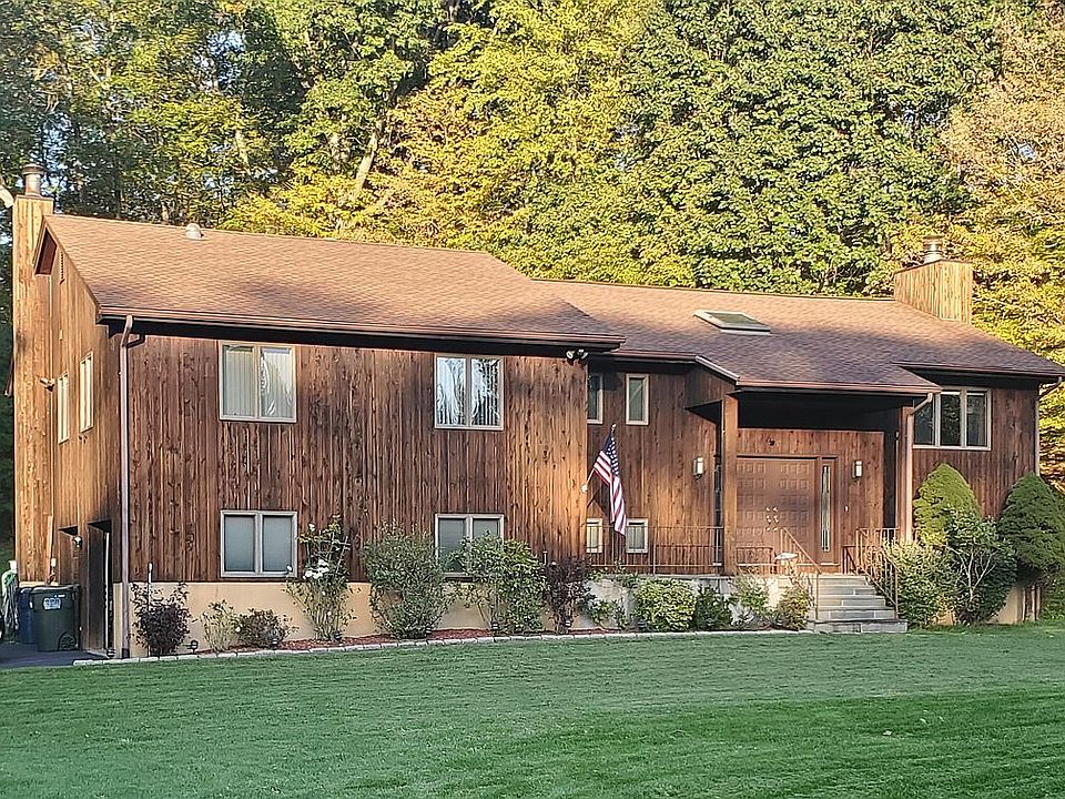 1st image of 32 Dahlia Dr