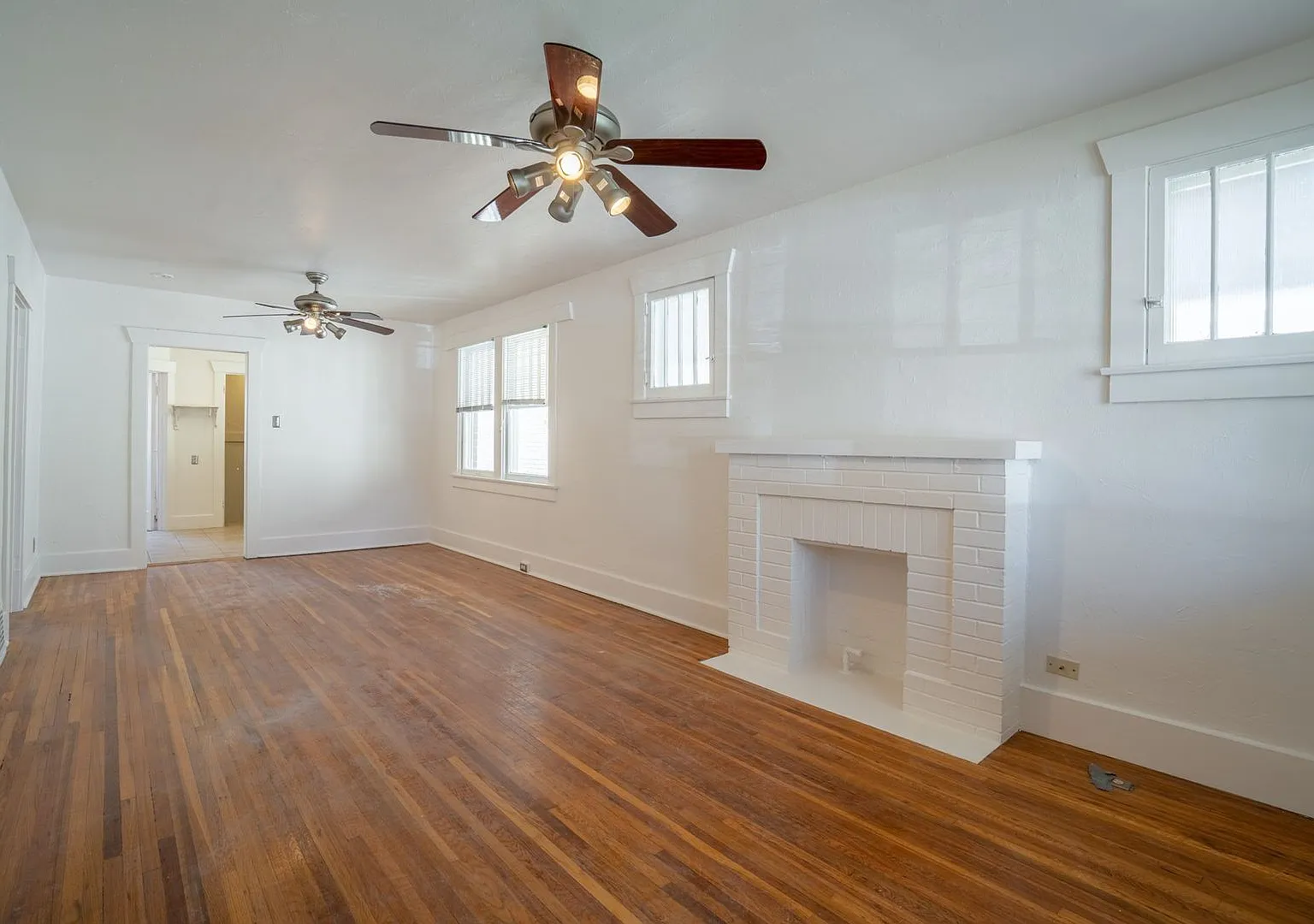 Spacious 2 bedroom home in the heart of City — Photo 3