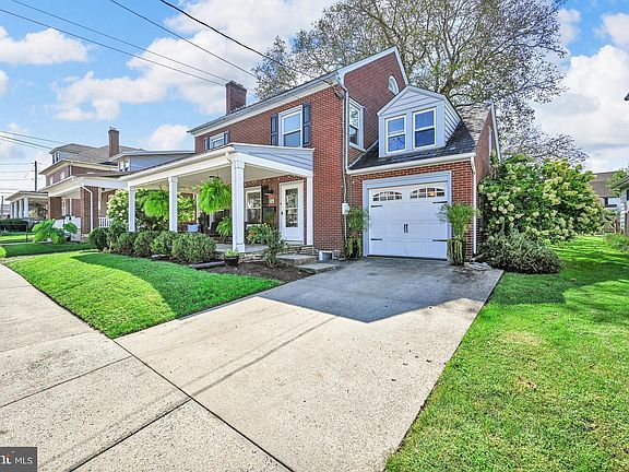 3rd image of 36 N Custer Ave