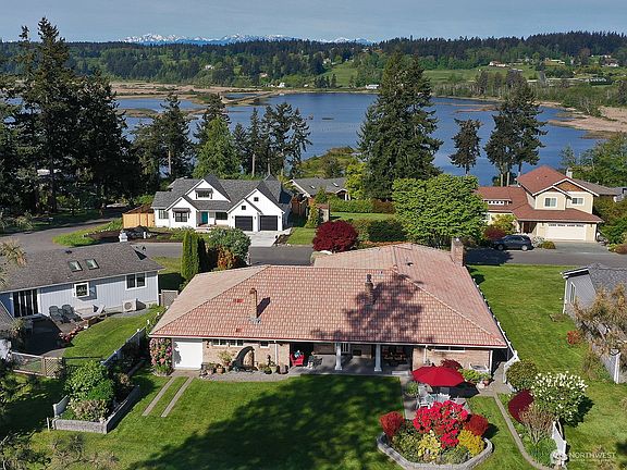 5th image of 5903 Capt. Vancouver Drive