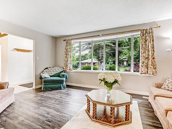 5th image of 440 Castlegrove Blvd