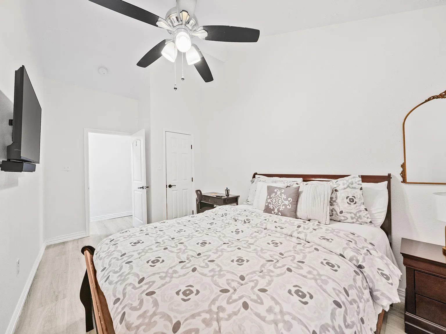 4 bed, 2.0 bath, 1645 sqft, $953 — Photo 2