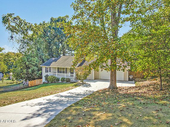2nd image of 3304 NE Chantilly Dr